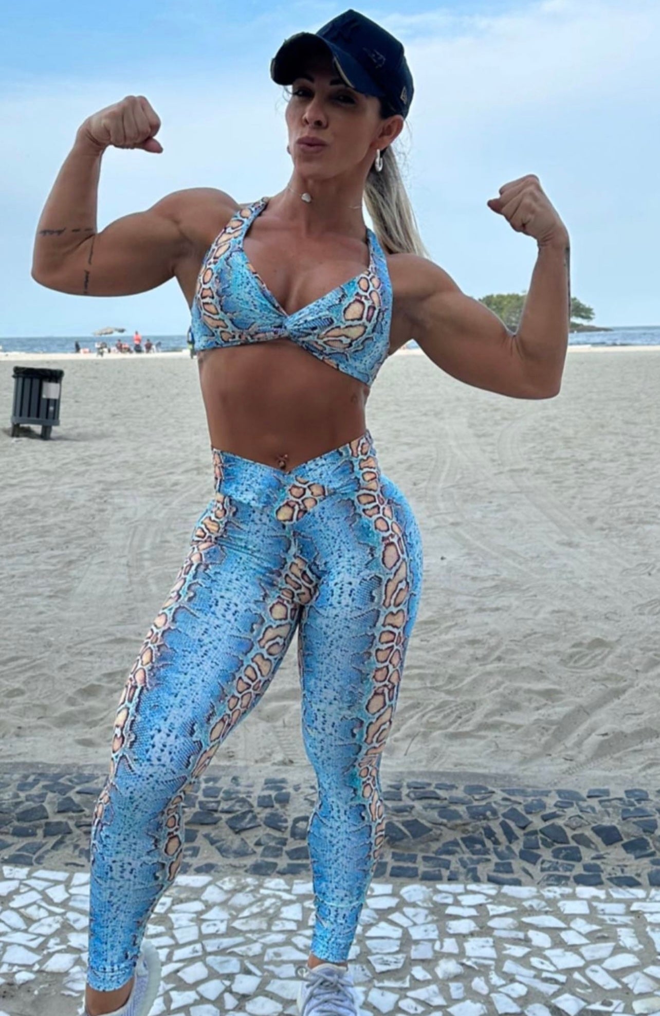 New Set Legging & Top Blue Snake Print ScrunchButt